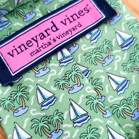 NWT Vineyard Vines boys silk tie Split Palm Sailboat Green Shep & Ian - Picture 3 of 3
